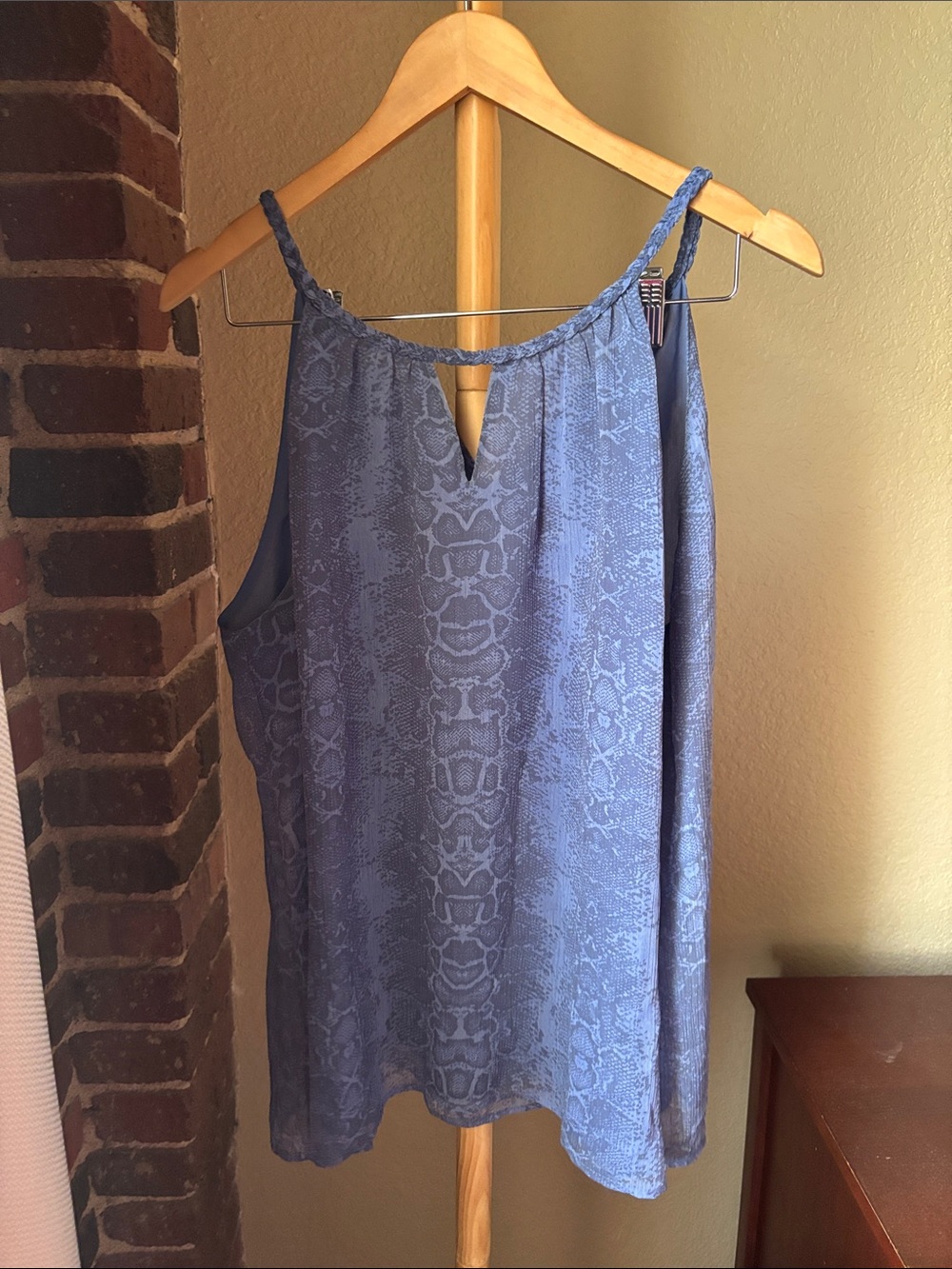Violet & Claire Dusty Blue Snake-Print Top Size XL